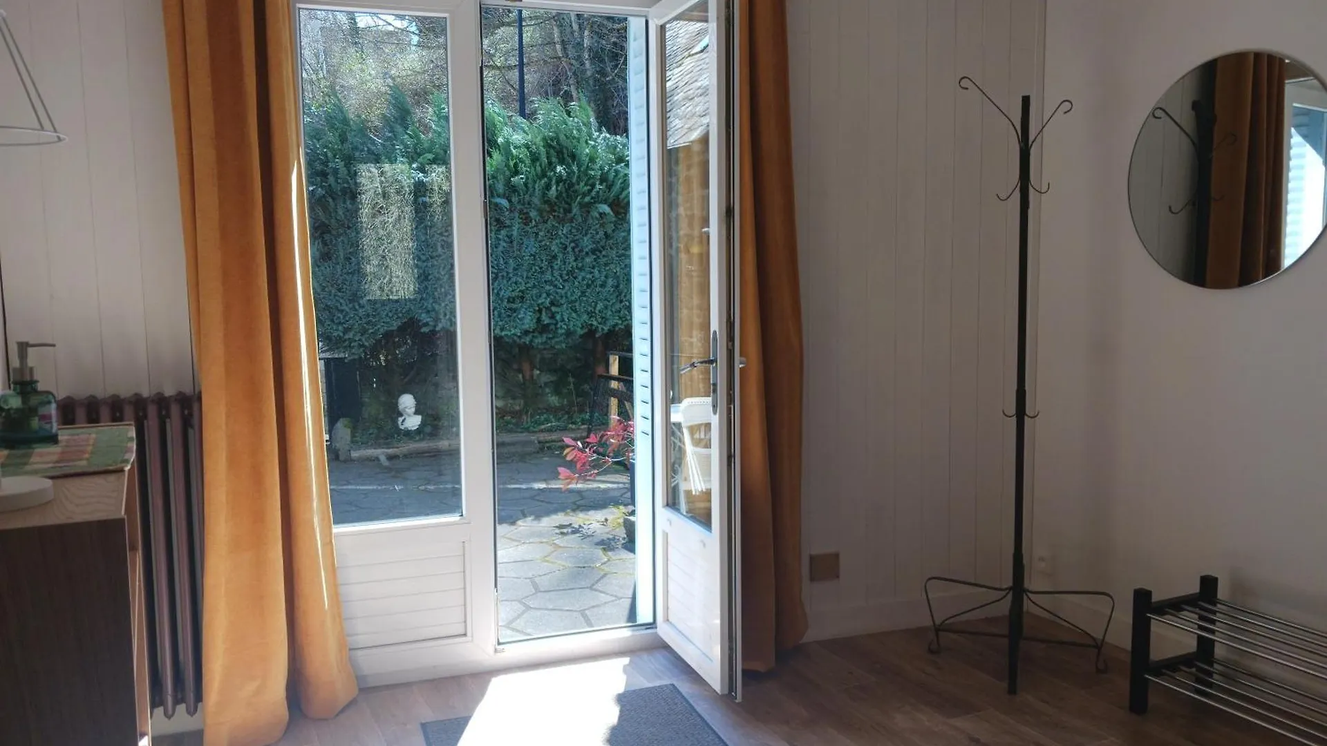 Gite Garden For 3 Apartment Orcival